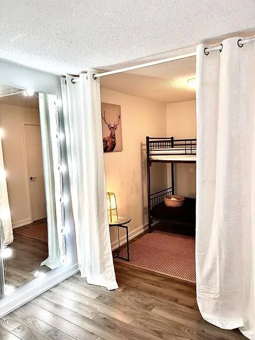 Luxurious Condo In The Center Of Downtown Toronto