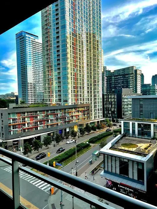 Apartment Luxurious Condo In The Center Of Downtown Toronto