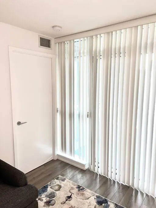 Apartment Luxurious Condo In The Center Of Downtown Toronto Canada