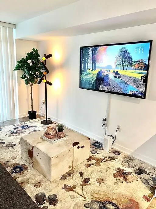 Luxurious Condo In The Center Of Downtown Toronto