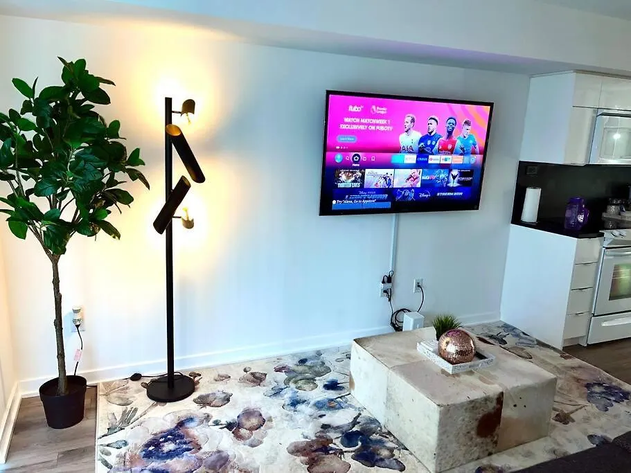 Apartment Luxurious Condo In The Center Of Downtown Toronto