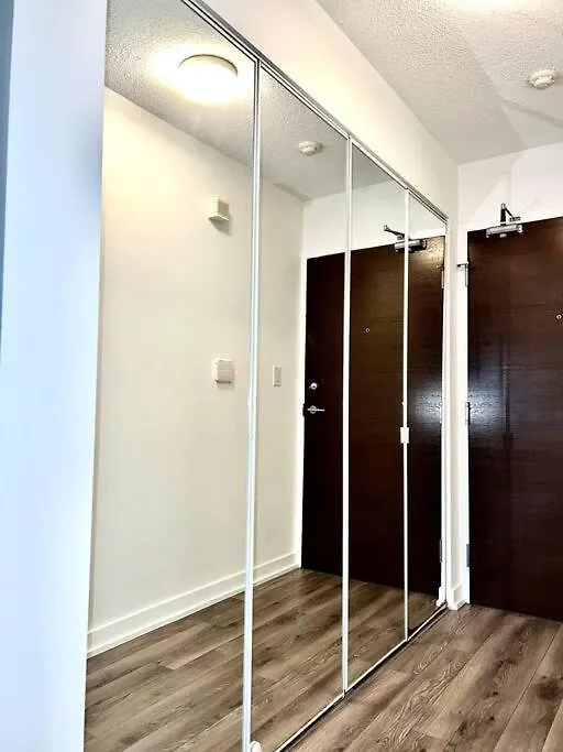 Apartment Luxurious Condo In The Center Of Downtown Toronto
